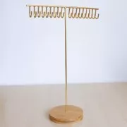 Joyero - Expositor de joyas de metal y bambú 41x28,5 cm - Dorado x1