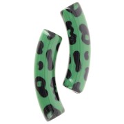 Abalorios tubulares curvados 32x8 mm en acrílico opaco - Estampado leopardo - Verde - Negro x4