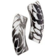 Cuentas tubo curvadas 35x11 mm acrílico opaco - Motivo serpiente - Blanco - Negro x4