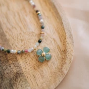 Colgante flor 16 mm - Dorado con oro fino - Lapislázuli x1