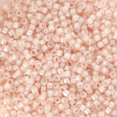 Toho Aiko 11/0 1.6 mm TA011033 - Blanco Lined Luster Light Rosaline x4g