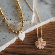 Dije de trébol acrílico de 19 mm - Dorado brillante x1