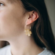 Colgante flor acrílico 25 mm - Dorado purpurina x1