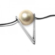 Separador letra V 2 agujeros 28x20mm Dorado con oro fino x1