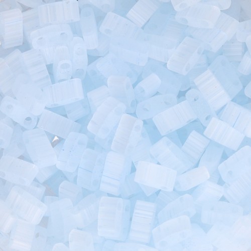 Miyuki Half Tila Beads 5x2.3x1.9 mm HTL-2561 - Seda Azul claro pálido x10g