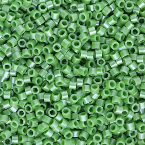 Toho Aiko 11/0 1,6 mm TA01130 - Verde menta opaco brillo x4g