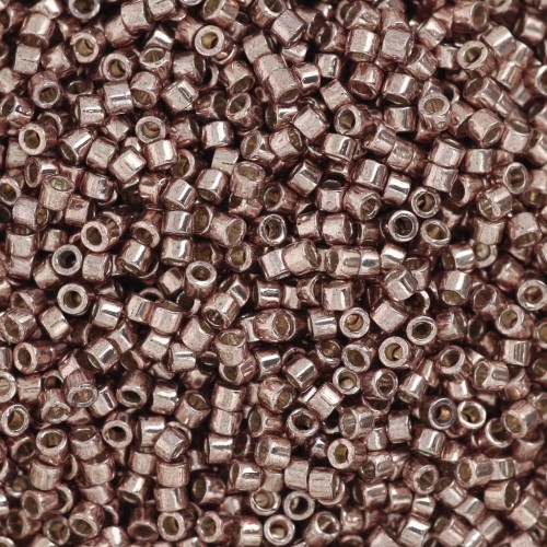 Miyuki Delica Duracoat 11/0 DB2504 - Champagne claro galvanizado x 100 g