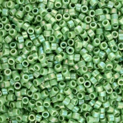 Paquete de 100 g de Miyuki Delica 11/0 DB0163 - Verde opaco AB