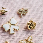 My DIY Jewellery - Kit de joyería con colgantes dorados de acero inoxidable para chicas