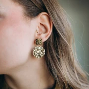 Ganchos pendientes cuadrados martillados 14 mm - Dorado x2