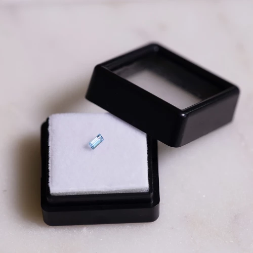 Aguamarina rectángulo 4x2 mm - 0.30 cts