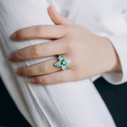 Anillo flor 23x21 mm con resina epoxi - Acero inoxidable 304L Dorado - Verde nacarado x1