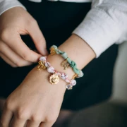 Pulsera de tela flor atada con 3 anillos - Acero inoxidable 304L Dorado - Blanco x18cm