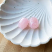 Cuenta barroca irregular de resina translúcida 19x15 mm - Rosa claro jaspeado x1