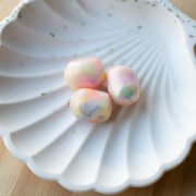 Perla barroca irregular en resina opaca 19x15 mm - Perla multicolor jaspeada x1