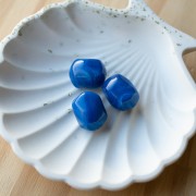 Cuenta barroca irregular de resina opaca 19x15 mm - Azul real jaspeado x1