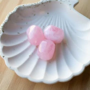 Cuenta barroca irregular de resina translúcida 22x17 mm - Rosa claro jaspeado x1