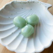 Cuenta barroca irregular de resina translúcida 22x17 mm - Liquen jaspeado x1