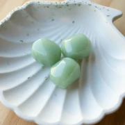 Cuenta barroca irregular de resina translúcida 22x17 mm - Liquen jaspeado x1