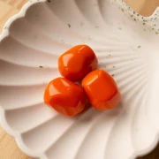 Perla barroca irregular en resina opaca 22x17 mm - Naranja x1