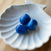 Cuenta barroca irregular de resina opaca 22x17 mm - Azul real jaspeado x1