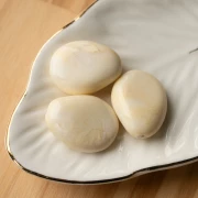 Cuenta de resina opaca irregular plana 25x20 mm - Crema jaspeado x1