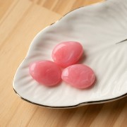 Cuenta plana irregular de resina translúcida 22x17 mm - Rosa oscuro jaspeado x1