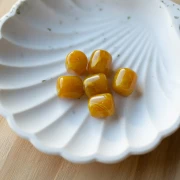 Cuentas de tubo de resina translúcida 12x11 mm - Amarillo miel jaspeado x6