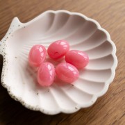 Cuenta con forma de oliva 21x15 mm en resina translúcida - Rosa oscuro jaspeado x1