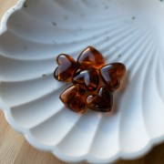 Cuentas corazón 13x15 mm resina translúcida - agujero horizontal - Ámbar jaspeado x6