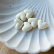 Cuentas corazón de resina opaca 13x15 mm - agujero horizontal - Crudo x6