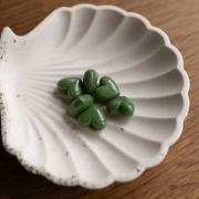 Cuentas corazón de resina opaca 13x15 mm - agujero horizontal - jaspeado caqui x6