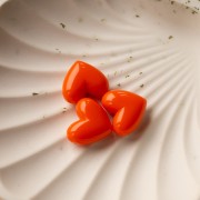 Cuenta corazón resina opaca 15,5x18 mm - agujero horizontal - Naranja x1