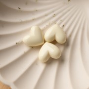 Cuenta corazón resina opaca 15,5x18 mm - agujero horizontal - Crudo x1