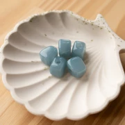 Cuenta cubo irregular 15x13 mm en resina transparente - Azul celadón x1