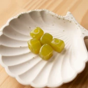 Cuenta cubo irregular 15x13 mm en resina transparente - Cal x1