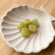 Cuenta cubo irregular 15x13 mm en resina opaca - Cal jaspeada mate x1