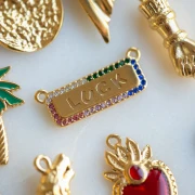 Colgante rectángulo 2 anillos 11x29 mm - Suerte - Acero inoxidable 304 Dorado - Multicolor