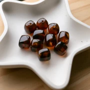 Cuentas cubo irregulares 16x17 mm - Acrílico translúcido - Mármol ámbar x10