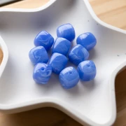 Cuentas cubo irregulares 16x17 mm - Acrílico opaco - Azul real jaspeado x10