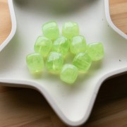 Cuentas cubo irregulares 16x17 mm - Acrílico translúcido Jaspeado verde claro x10