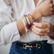 Mes bijoux DIY - Kit de 4 pulseras elásticas con cuentas tubulares - Versión dorada