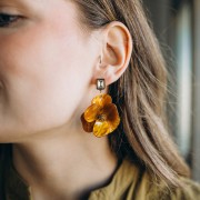 Colgantes flor en relieve 40 mm en Acrílico Acero inoxidable Dorado Naranja jaspeado x2