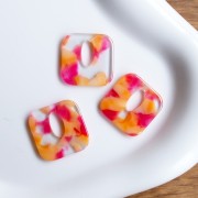 Colgante cuadrado de acetato, hueco 21 mm - Transparente jaspeado - Rosa intenso - Naranja