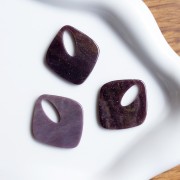 Colgante acrílico hueco en forma de diamante 28x25 mm - Violeta jaspeado purpurina x1