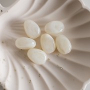 Cuentas acrílicas planas irregulares 18x13 mm - Marfil jaspeado x10