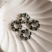 Colgante Flor de Acetato 18 mm - Negro - Glitter Leopardo Amarillo x1