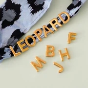 Tamaño de letra del alfabeto 15 x 9 mm - J - para cinta de 10 mm - Dorado con oro fino x1