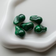 Cuentas irregulares 21x15 mm en resina opaca - Verde oscuro jaspeado x10