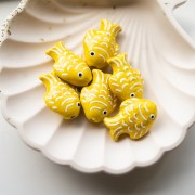 Cuenta pez cerámica 27x20 mm - Amarillo - Blanco x1
